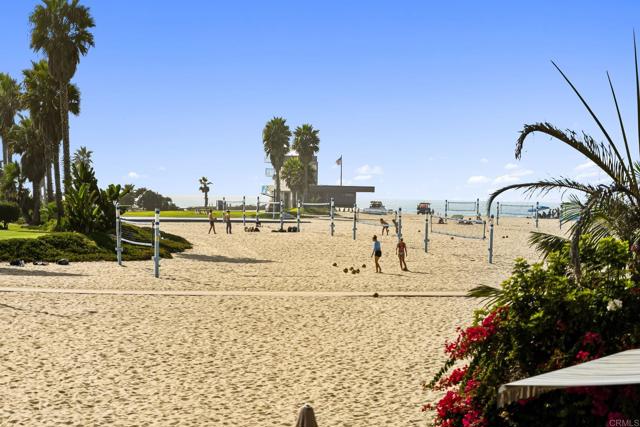2623 Ocean Front Walk, San Diego CA: https://media.crmls.org/mediaz/949b8e30-7301-4cc4-8b6c-99fe2e3d3b98.jpg