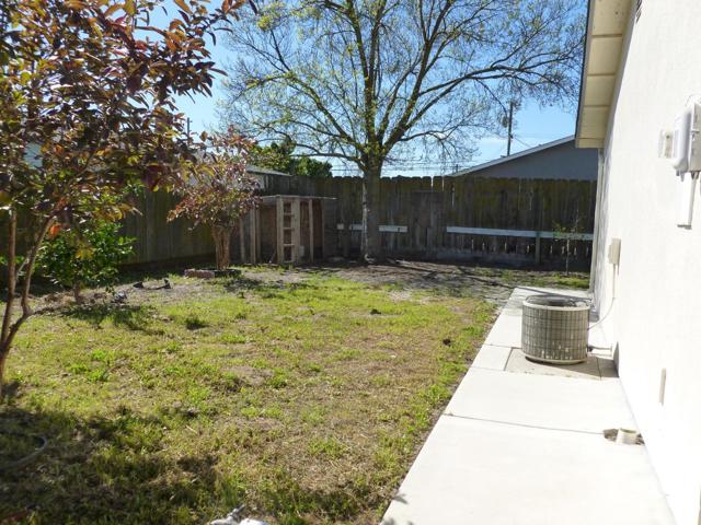 460 SE Jeremy Court, Oakdale CA: https://media.crmls.org/mediaz/949bd0f8-e814-4b93-a5c9-c3e1927032c2.jpg