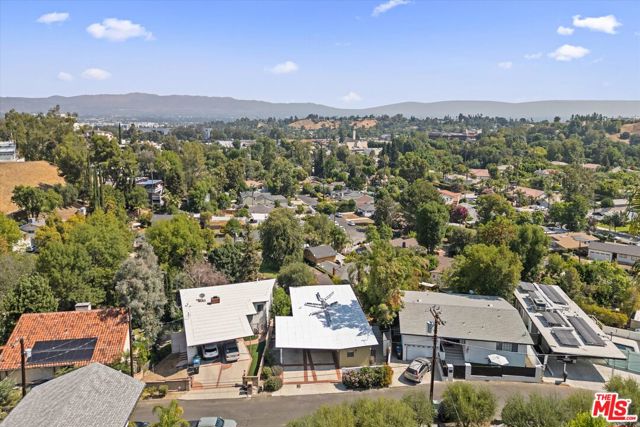 4950 Marmol Drive, Woodland Hills CA: https://media.crmls.org/mediaz/949be616-f23f-4b78-b007-a09d87fe7a1f.jpg