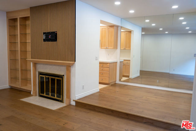 4543 Willis Avenue, 102 photo 3