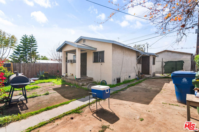 3242 Gleason Avenue, Los Angeles CA: https://media.crmls.org/mediaz/949d9268-360f-4a81-aa46-708c6b11c865.jpg