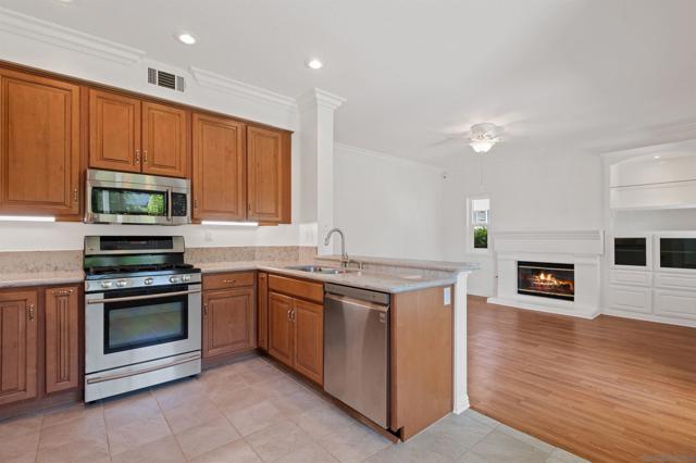 40998 Promenade Chardonnay Hls, Temecula CA: https://media.crmls.org/mediaz/949e1e24-1133-4b9a-9ed6-48a013aee25d.jpg