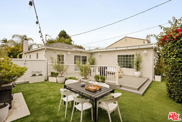 6481 W 77th Street, Los Angeles CA: https://media.crmls.org/mediaz/949e6d6f-149a-4ac7-9b72-7d33017e058f.jpg