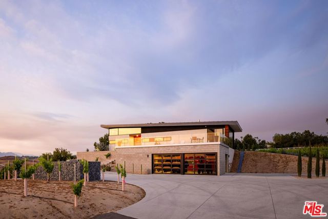 36453 Via El Pais Bonita, Temecula CA: https://media.crmls.org/mediaz/949e8427-c188-45f2-b06a-c9da8fc424ff.jpg