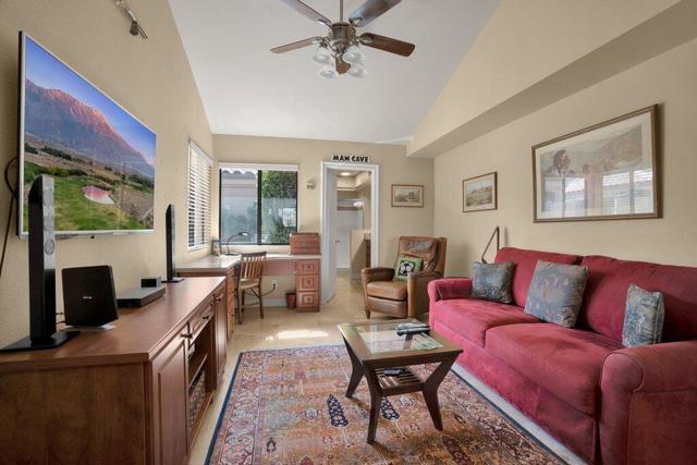38380 Crocus Lane, Palm Desert CA: https://media.crmls.org/mediaz/949ea400-df86-494a-b957-34f0fd2b60d7.jpg