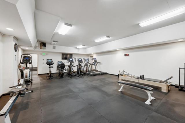 2101 Shoreline Drive, Alameda CA: https://media.crmls.org/mediaz/949ed24f-7be0-433d-bfe3-2e896a74f5dd.jpg
