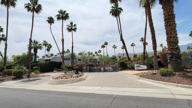 3155 E Ramon Road, Palm Springs CA: https://media.crmls.org/mediaz/949ed997-9250-410d-bdd3-cd69218f14aa.jpg