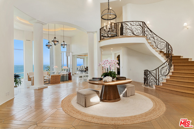 28808 Cliffside Drive, Malibu CA: https://media.crmls.org/mediaz/949ede63-437c-427c-b766-2b9c73b33fd1.jpg