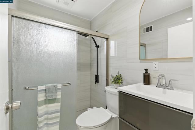 1015 Falcon Dr, Vallejo CA: https://media.crmls.org/mediaz/949edfe4-5340-440d-aefe-d3a340cb1e8c.jpg