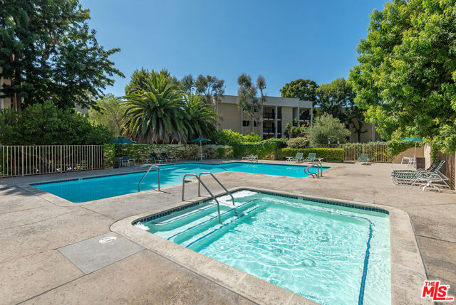 7211 Raintree Circle, Culver City CA: https://media.crmls.org/mediaz/949ff5fe-500a-4b56-8502-e019eb6ce55e.jpg