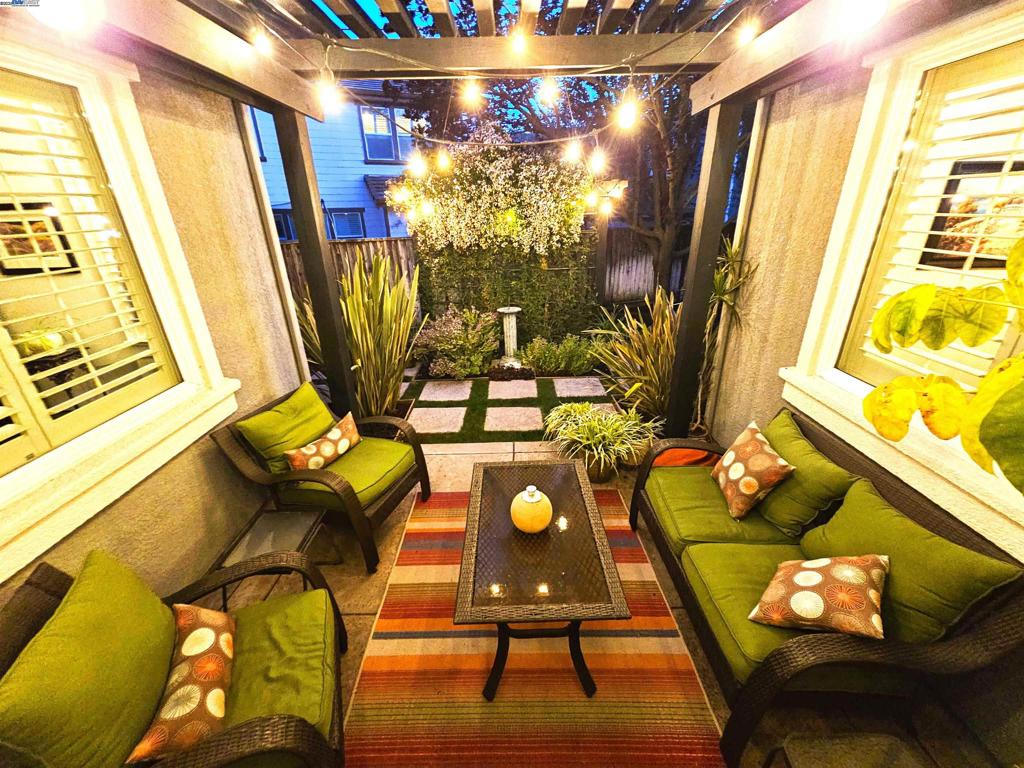 https://media.crmls.org/mediaz/94a08f23-dfb2-43e1-a5b6-236c9c58938d.jpg?preset=X-Large