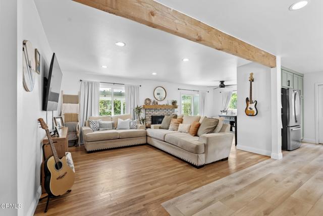 5490 Hunter Street, Ventura CA: https://media.crmls.org/mediaz/94a0a4d3-8074-4505-86e1-2d756032cecd.jpg