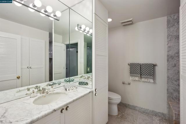35 Tiger Tail Court, Orinda CA: https://media.crmls.org/mediaz/94a0aa15-bf18-41b4-9add-0a00dcef3197.jpg