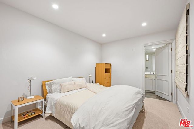 701 Ocean Avenue, Santa Monica CA: https://media.crmls.org/mediaz/94a106ce-52f5-4c52-ac31-3e56d5ca632d.jpg