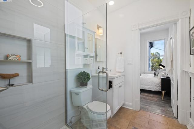 Image 18 of 34 For 740 59th Street
