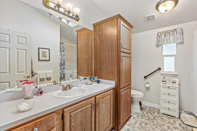 Detail Gallery Image 20 of 39 For 2280 E Valley Pkwy #4,  Escondido,  CA 92027 - 2 Beds | 2 Baths