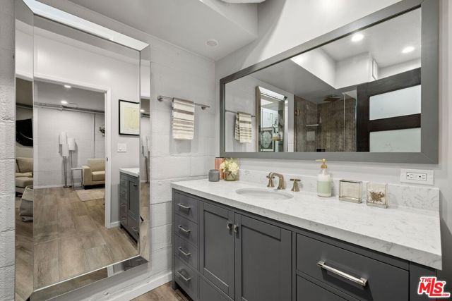 2014 Pacific Avenue, Venice CA: https://media.crmls.org/mediaz/94a22594-7c5d-4dea-aca8-874c3a905175.jpg