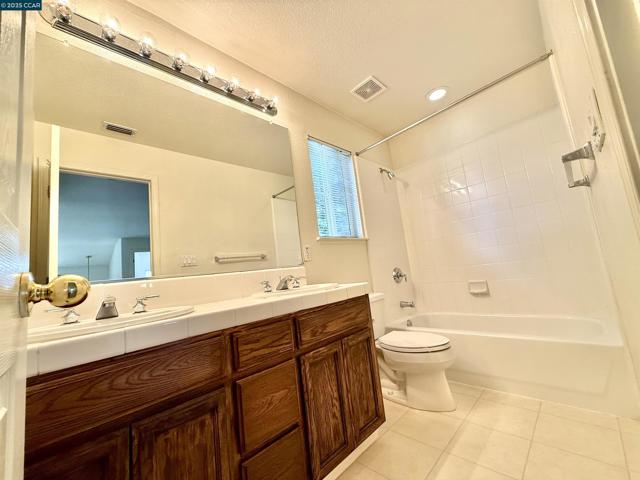54 Village Square Pl, Pleasant Hill CA: https://media.crmls.org/mediaz/94a22933-d1ce-4eef-8659-fcdbcfcb0629.jpg