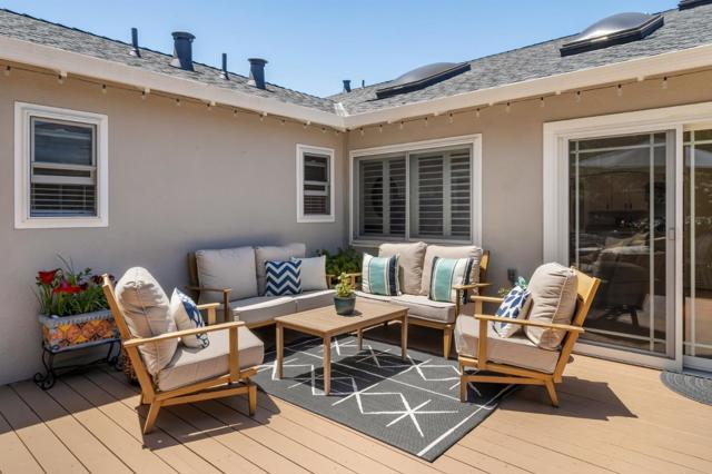 2403 Washington Avenue, Redwood City CA: https://media.crmls.org/mediaz/94a2539d-9c2c-43a4-86cd-662bee41c093.jpg