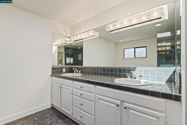 225 Rheem Blvd, Moraga CA: https://media.crmls.org/mediaz/94a297bb-8eb2-4750-85d2-a3b1835f18d0.jpg