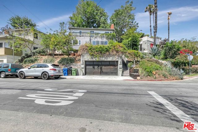 2073 VINE Street, Los Angeles CA: https://media.crmls.org/mediaz/94a29eca-9a4d-4679-9ce9-178ca3fac2d9.jpg