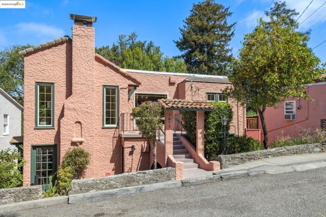 1675 Visalia Ave, Berkeley CA: https://media.crmls.org/mediaz/94a34c03-ff64-4b73-a2ea-ac12fed59a45.jpg