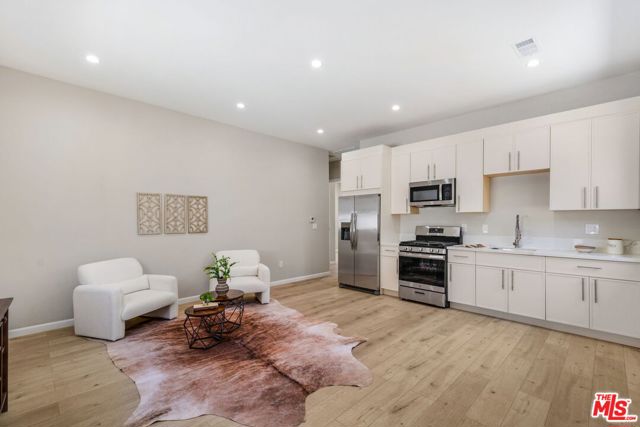 120 W Ellis Avenue, Inglewood CA: https://media.crmls.org/mediaz/94a53d67-5371-4297-a9f4-e7bc797bee64.jpg