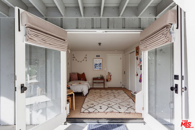 3629 Serra Road, Malibu CA: https://media.crmls.org/mediaz/94a55ce7-2c42-4b80-82fb-05c5e2bf365c.jpg