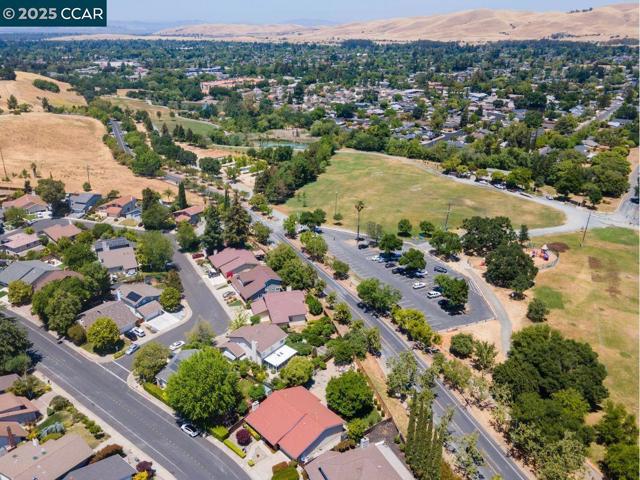 4672 N Larwin Ave, Concord CA: https://media.crmls.org/mediaz/94a61bc5-6fda-413b-addd-f8566f9b9af3.jpg