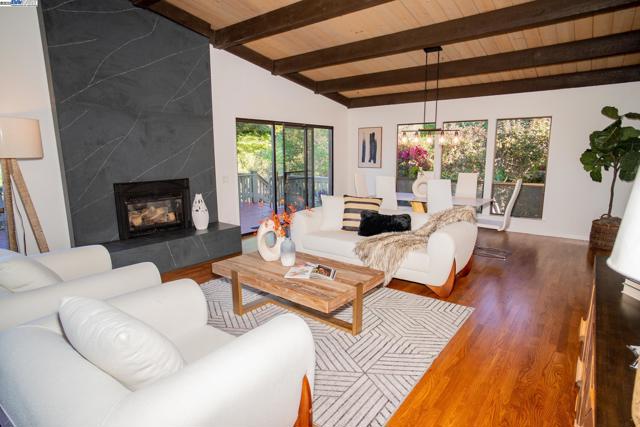4732 Mira Vista Drive, Castro Valley CA: https://media.crmls.org/mediaz/94a67132-3b05-4804-a427-f5f217b088f0.jpg