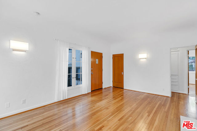 1557 S Genesee Avenue, Los Angeles CA: https://media.crmls.org/mediaz/94a67481-a338-4756-8419-4e62e243f16a.jpg