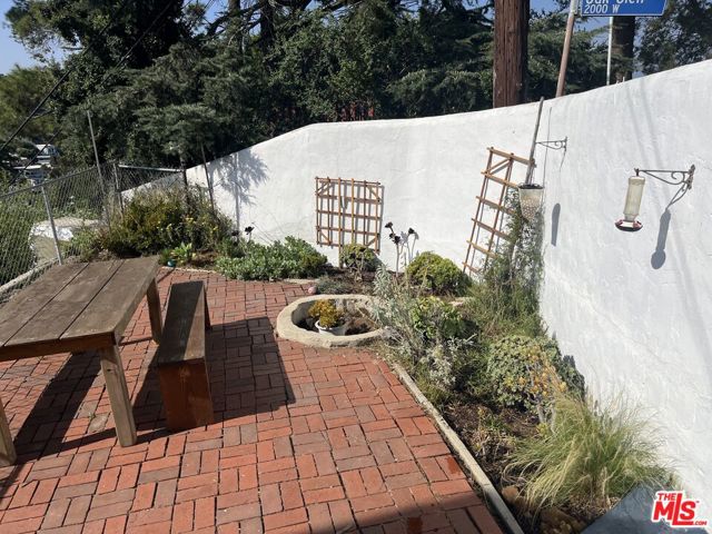 2225 1/2 Lake Shore Avenue, Los Angeles CA: https://media.crmls.org/mediaz/94a6898f-4ab8-4e01-b109-fd39770d30bb.jpg
