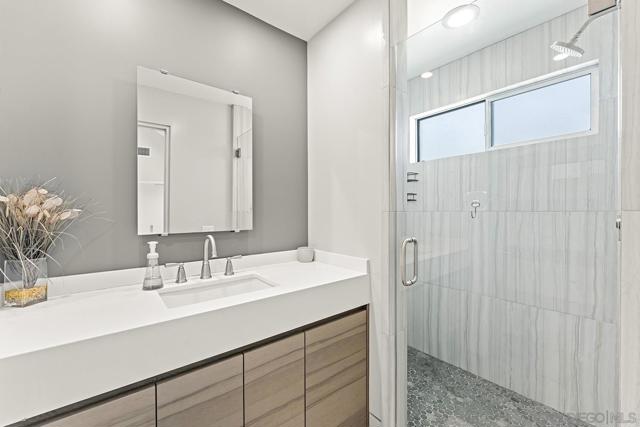 5 Spinnaker Way, Coronado CA: https://media.crmls.org/mediaz/94a6d05e-f347-4830-9628-09ebd70c1860.jpg