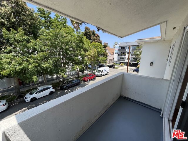 561 N Sweetzer Avenue, West Hollywood CA: https://media.crmls.org/mediaz/94a80ba0-25b2-4eb8-8a53-596ad29f8013.jpg