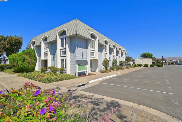 4141 Deep Creed Rd., Fremont CA: https://media.crmls.org/mediaz/94a84711-d3c1-431c-a329-cb98d50a8a75.jpg