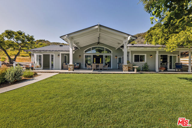 1697 W Potrero Road, Westlake Village CA: https://media.crmls.org/mediaz/94a8783f-5261-4be3-a60a-9dde7ce162fa.jpg