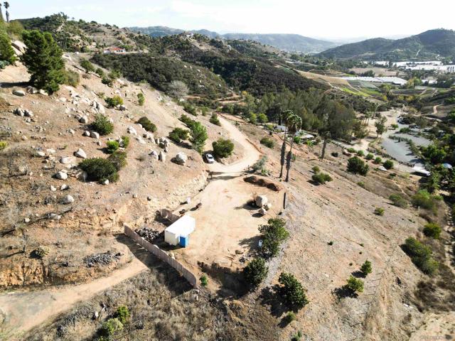 496 Camino Calafia, San Marcos CA: https://media.crmls.org/mediaz/94a881d9-5b67-4a12-a9e3-1a9e2ab2aee6.jpg
