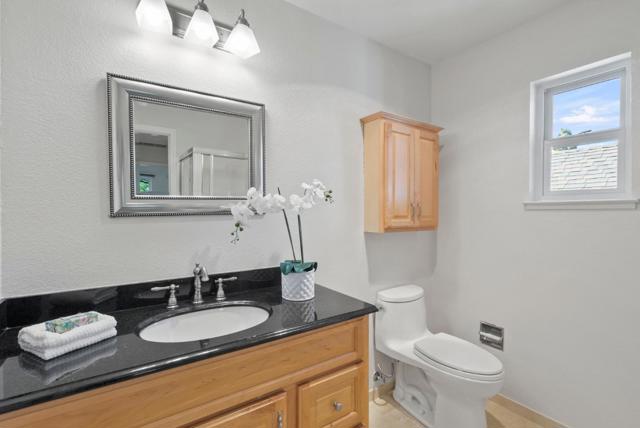 1115 Outrigger Lane, Foster City CA: https://media.crmls.org/mediaz/94a98ab3-136e-4bb2-9a0f-122241996aeb.jpg
