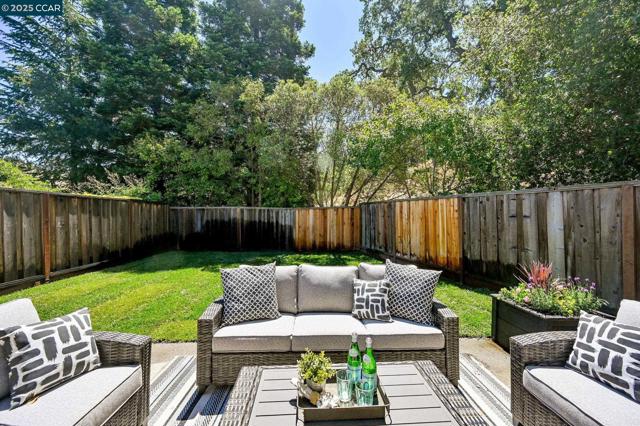 2085 Shady Creek Pl, Danville CA: https://media.crmls.org/mediaz/94a99162-cadf-4b9f-8aa2-e6388b115a56.jpg