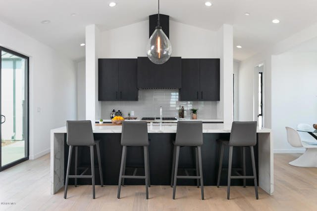 953 Colina Vista, Ventura CA: https://media.crmls.org/mediaz/94a9c293-4903-4e8f-8874-fce6e96d94af.jpg