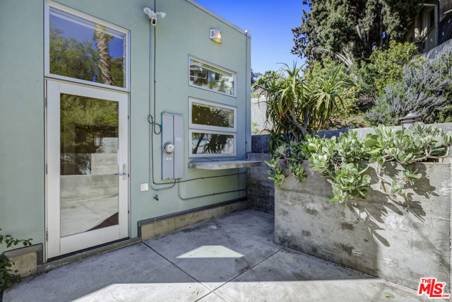 1801 Baxter Street, Los Angeles CA: https://media.crmls.org/mediaz/94a9c489-8e1a-4747-87ce-47c4c6287627.jpg