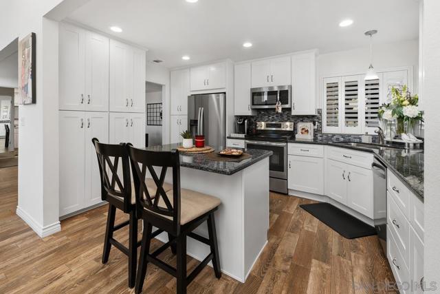 1776 Calle Del Arroyo, San Marcos CA: https://media.crmls.org/mediaz/94aa0ae5-f8b8-4c4f-9ac9-389dd2a01088.jpg