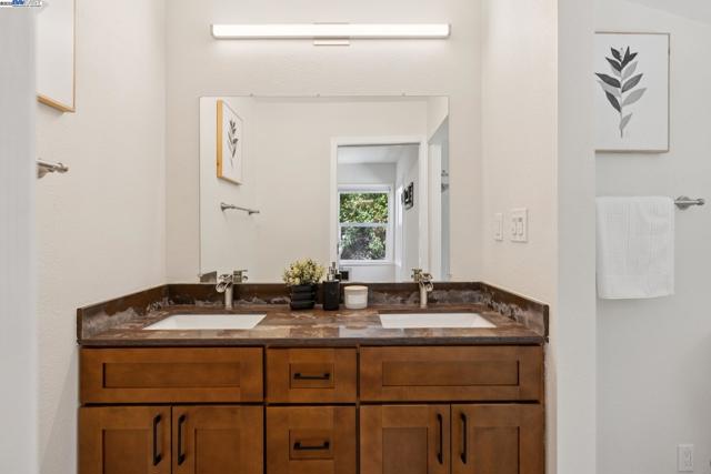 2643 99Th Ave, Oakland CA: https://media.crmls.org/mediaz/94ab156c-a18b-4b50-97f2-738ac7425cde.jpg
