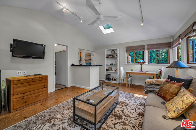 3275 Dos Palos Drive, Los Angeles CA: https://media.crmls.org/mediaz/94abbaa0-5003-4754-bca1-e65bfb8efa46.jpg