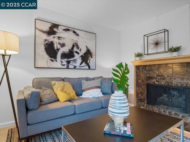 1818 Wildbrook Ct, Concord CA: https://media.crmls.org/mediaz/94ac446a-55a5-4748-a35f-f02a72ad442e.jpg