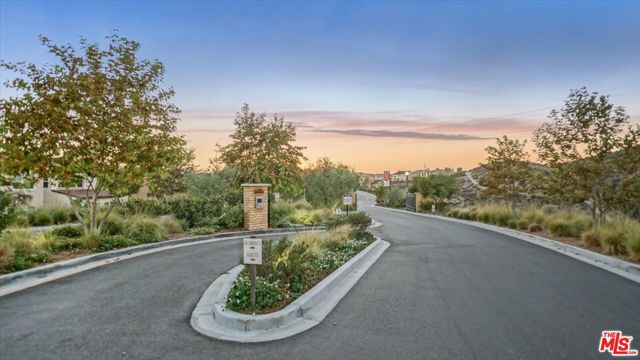 27336 Ellery Place, Santa Clarita CA: https://media.crmls.org/mediaz/94ac7d02-fe01-494f-bc37-312f7da03d5f.jpg
