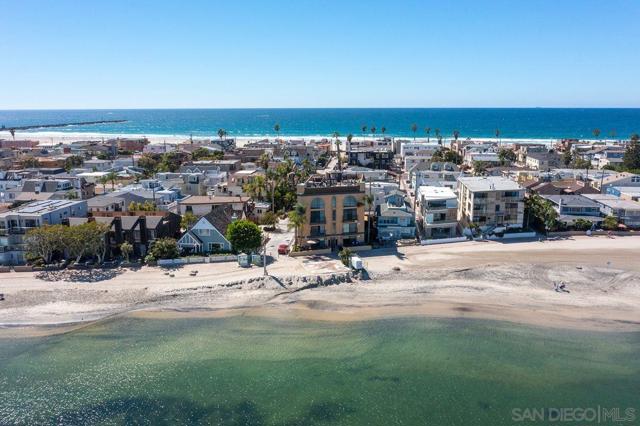 2808 Bayside Walk, San Diego CA: https://media.crmls.org/mediaz/94ac9429-e4e8-4ee2-844e-9795021cab4a.jpg