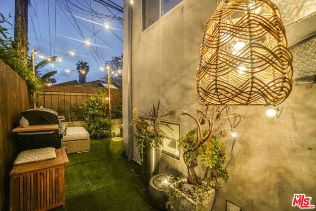 657 Mildred Avenue, Venice CA: https://media.crmls.org/mediaz/94acc51c-9db3-464b-a845-9ac58e6728e3.jpg