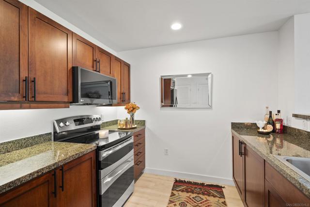 206 Park Blvd, San Diego CA: https://media.crmls.org/mediaz/94ace031-5ac1-4148-9f5a-58362fdde0ee.jpg
