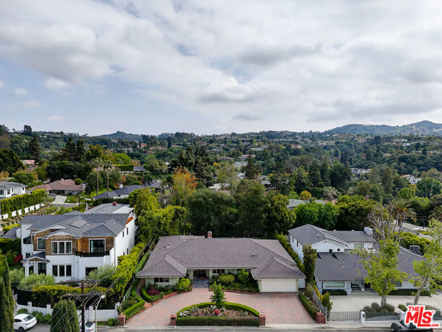 16314 Meadowridge Road, Encino CA: https://media.crmls.org/mediaz/94ad2669-3f36-4074-92ba-80fa33cf19df.jpg